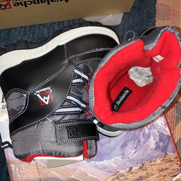 9 Little kids. Avalance snow boots. New, never worn. - Picture 7 of 9
